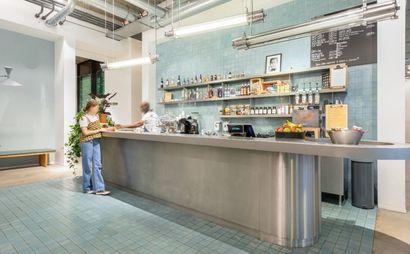 Een mooi ontworpen kantoor dat past bij een groeiend team van maximaal 10 personen. Een mooi ontworpen kantoor dat past bij een groeiend team van maximaal 10 personen.