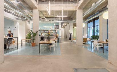 Een mooi ontworpen kantoor dat past bij een groeiend team van maximaal 10 personen. Een mooi ontworpen kantoor dat past bij een groeiend team van maximaal 10 personen.