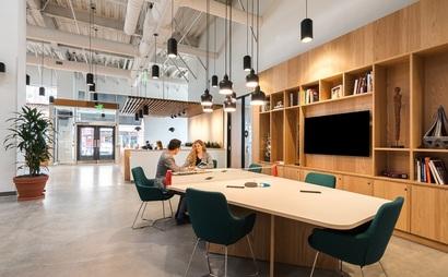 Een perfect formaat kantooromgeving voor vijf. Een perfect formaat kantooromgeving voor vijf.