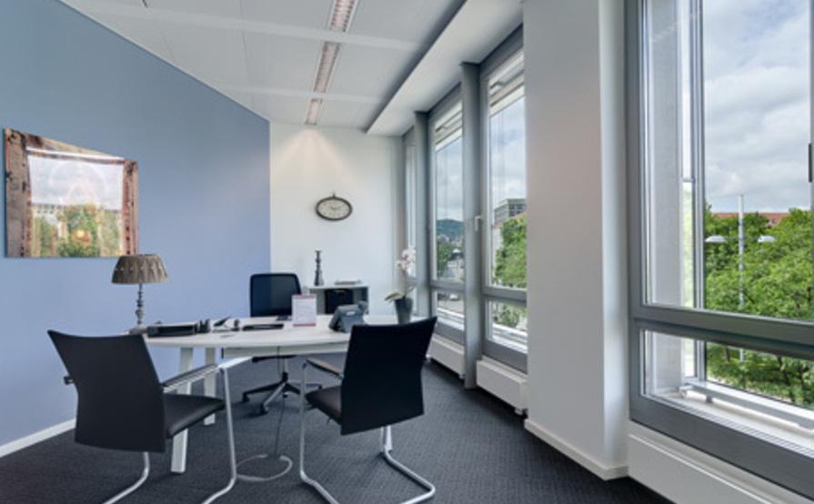 Arbeiten in der Business Lounge - Stuttgart City Plaza Arbeiten in der Business Lounge - Stuttgart City Plaza