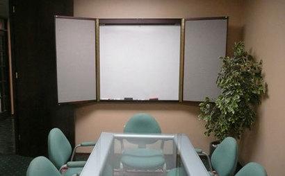 Oficina lista para su uso con espacio para un equipo en crecimiento de hasta 15 personas. Oficina lista para su uso con espacio para un equipo en crecimiento de hasta 15 personas.