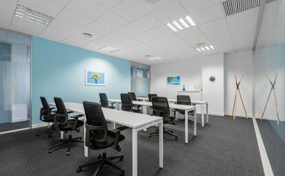 Oficina lista para su uso con espacio para un equipo en crecimiento de hasta 10 personas. Oficina lista para su uso con espacio para un equipo en crecimiento de hasta 10 personas.