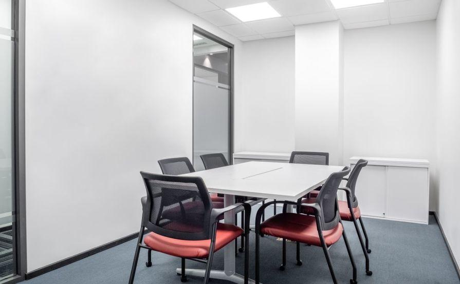 Flexible workspace with dedicated desk in Regus One Welches Flexible workspace with dedicated desk in Regus One Welches