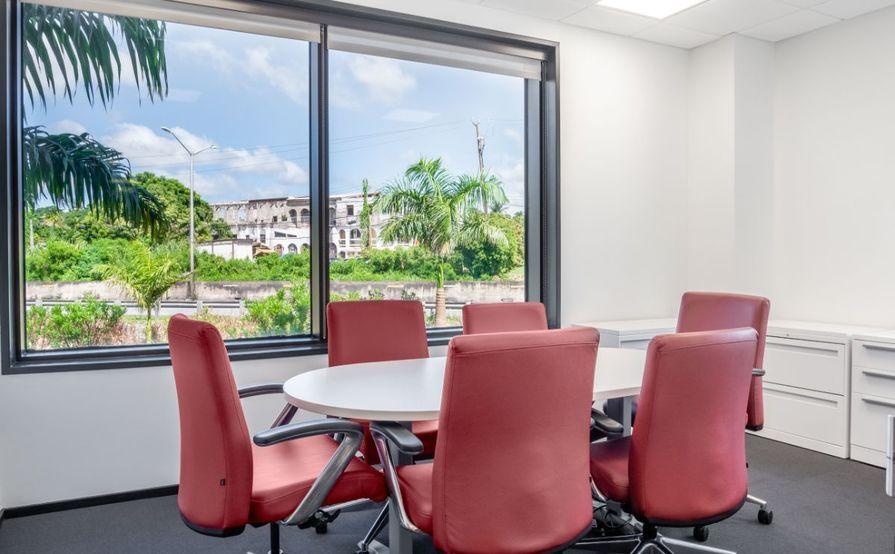 Flexible workspace with dedicated desk in Regus One Welches Flexible workspace with dedicated desk in Regus One Welches