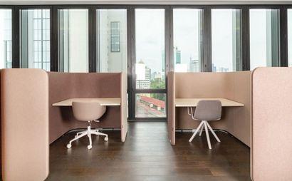 Απολαύστε ένα γραφείο σε κοινόχρηστο χώρο από όπου θα μπορείτε να αντλείτε έμπνευση χωρίς να χρειάζεται να μετακινηθείτε μακριά. Απολαύστε ένα γραφείο σε κοινόχρηστο χώρο από όπου θα μπορείτε να αντλείτε έμπνευση χωρίς να χρειάζεται να μετακινηθείτε μακριά.
