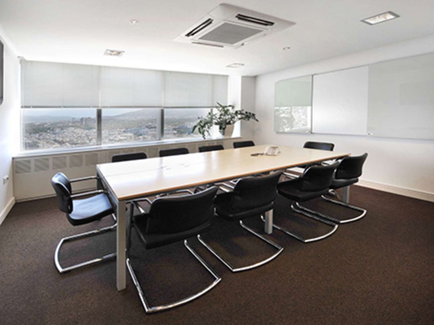 Πρόσβαση σε χώρο γραφείου όπως και όταν τον χρειάζεστε. 