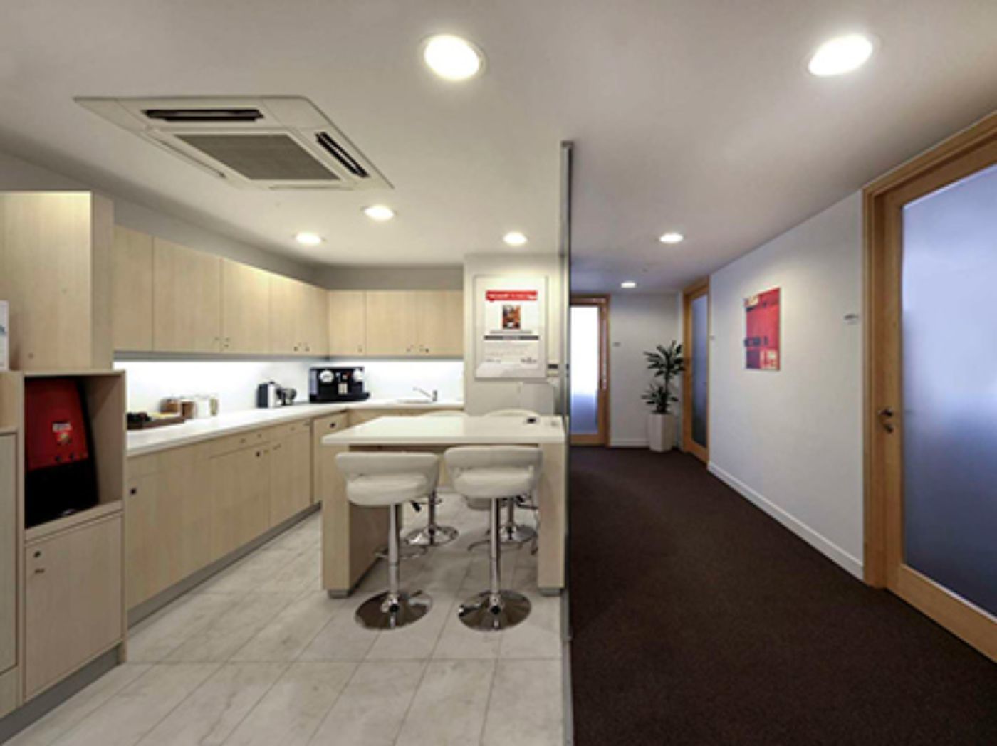 Πρόσβαση σε χώρο γραφείου όπως και όταν τον χρειάζεστε. 