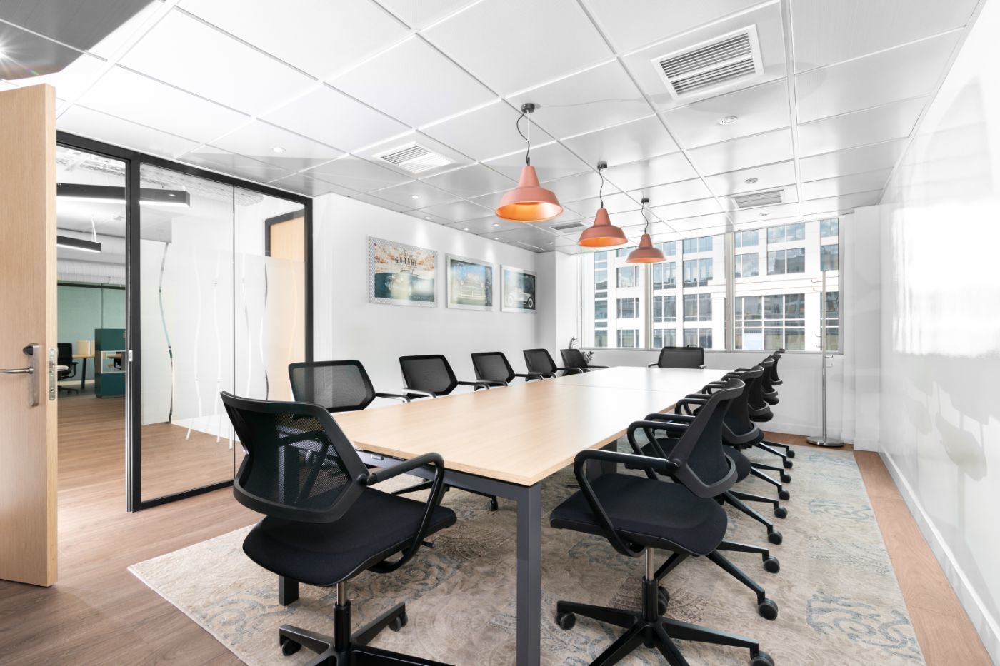 Εργαστείτε με τον δικό σας τρόπο σε ένα ιδιωτικό γραφείο για πέντε. 