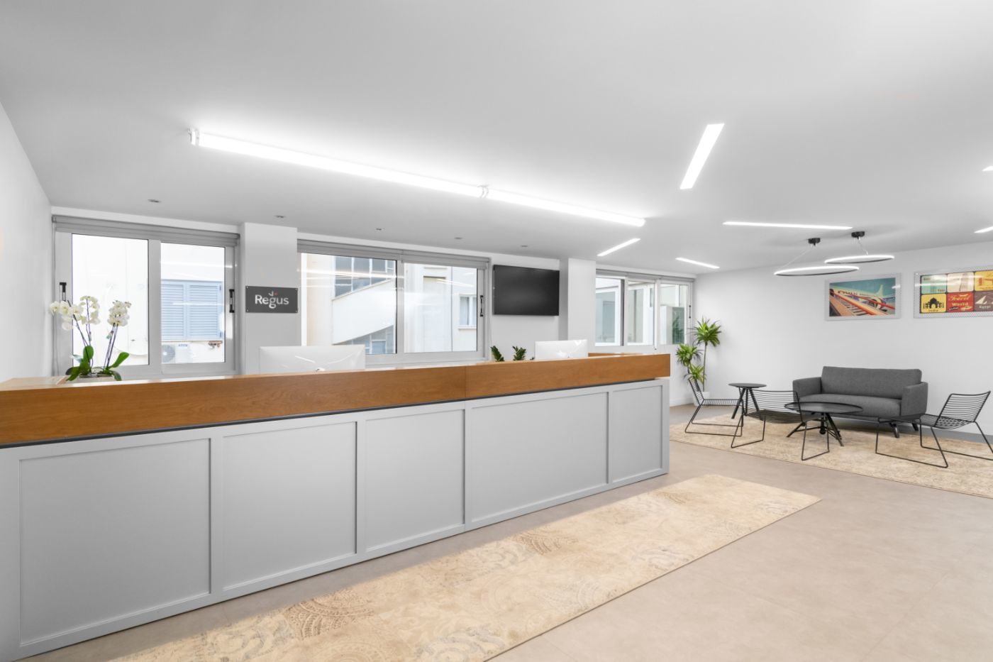 Εργαστείτε με τον δικό σας τρόπο σε ένα ιδιωτικό γραφείο για πέντε. 