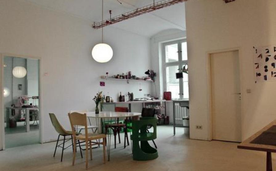 Happy Hunting - Bright and friendly CoWorking in MOOS by Treptower Park