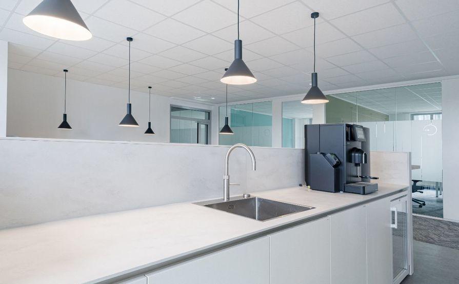 Zugang zu inspirierenden Coworking-Bereichen in Ihrer Nähe Zugang zu inspirierenden Coworking-Bereichen in Ihrer Nähe