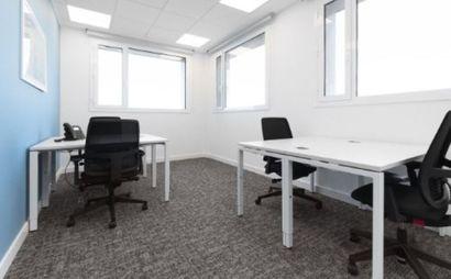 Work your way in einem Privatbüro für vier Personen Work your way in einem Privatbüro für vier Personen