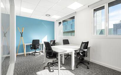 Work your way in einem Privatbüro für fünf Personen Work your way in einem Privatbüro für fünf Personen