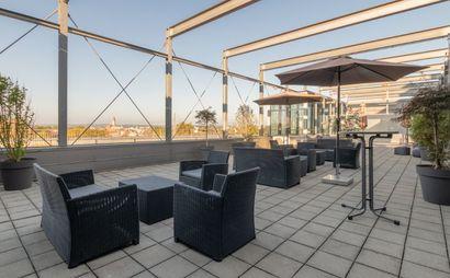 Work your way in einem Privatbüro für zwei Personen Work your way in einem Privatbüro für zwei Personen