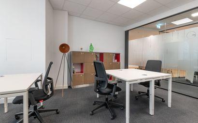 Work your way in einem Privatbüro für drei Personen Work your way in einem Privatbüro für drei Personen