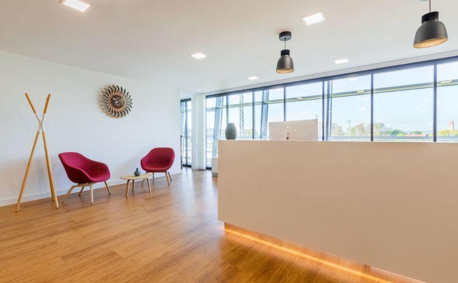 Work your way in einem Privatbüro für drei Personen Work your way in einem Privatbüro für drei Personen