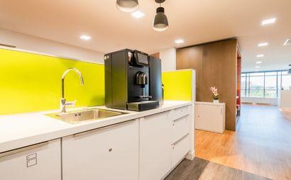 Work your way in einem Privatbüro für drei Personen Work your way in einem Privatbüro für drei Personen