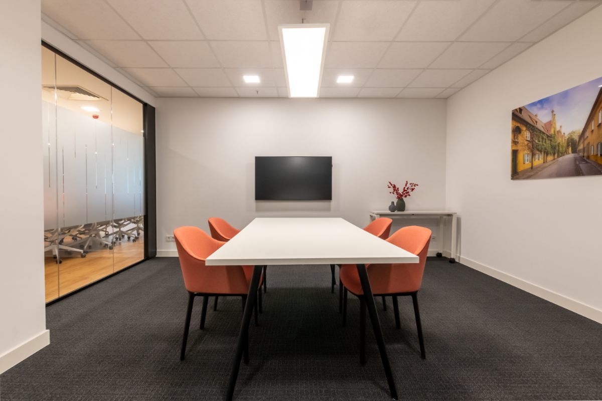 Work your way in einem Privatbüro für drei Personen Work your way in einem Privatbüro für drei Personen