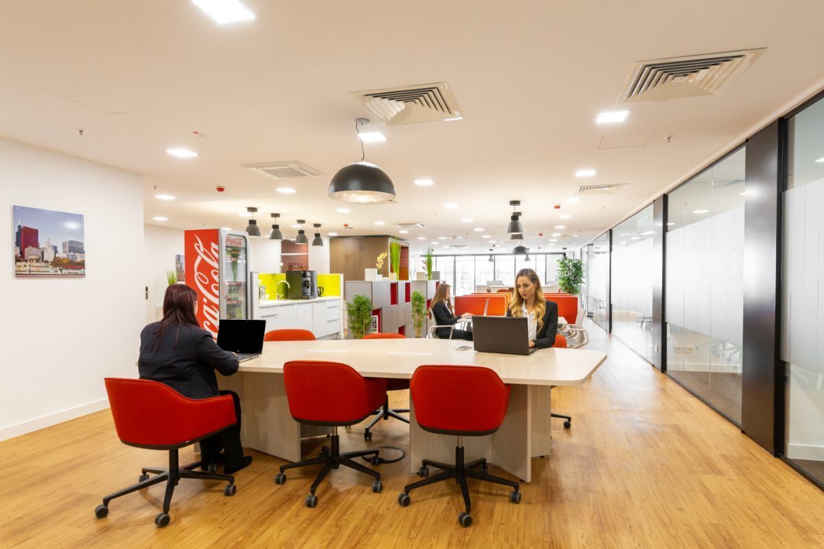 Work your way in einem Privatbüro für drei Personen Work your way in einem Privatbüro für drei Personen