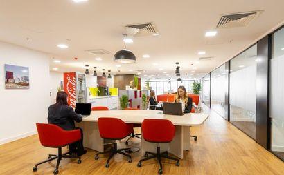 Work your way in einem Privatbüro für drei Personen Work your way in einem Privatbüro für drei Personen