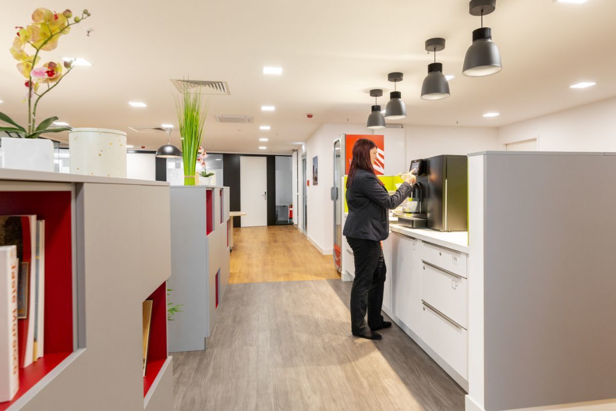 Work your way in einem Privatbüro für drei Personen Work your way in einem Privatbüro für drei Personen