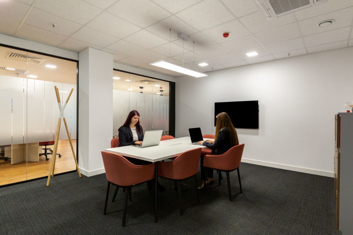 Work your way in einem Privatbüro für drei Personen Work your way in einem Privatbüro für drei Personen