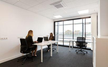 Work your way in einem Privatbüro für drei Personen Work your way in einem Privatbüro für drei Personen