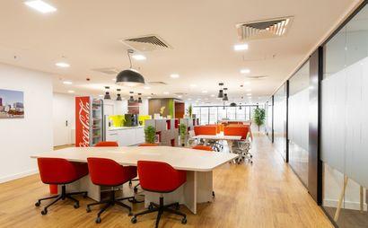 Work your way in einem Privatbüro für vier Personen Work your way in einem Privatbüro für vier Personen