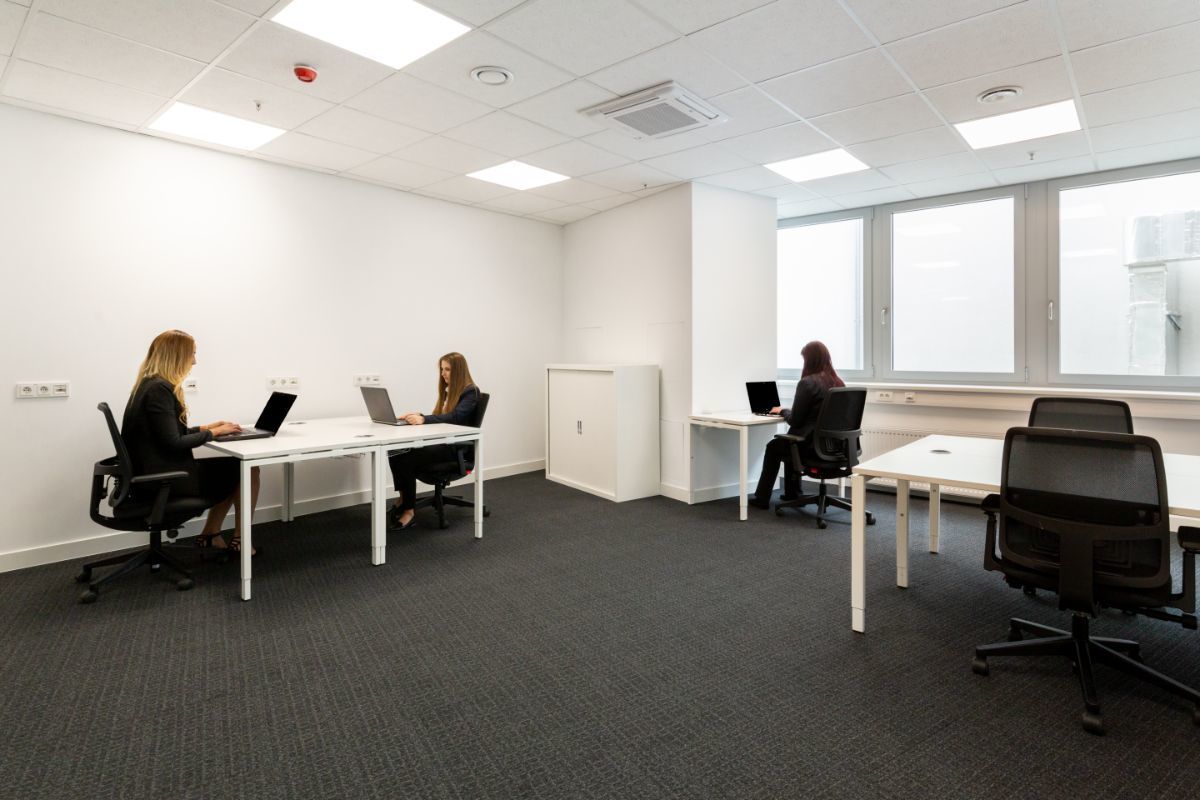 Work your way in einem Privatbüro für fünf Personen Work your way in einem Privatbüro für fünf Personen