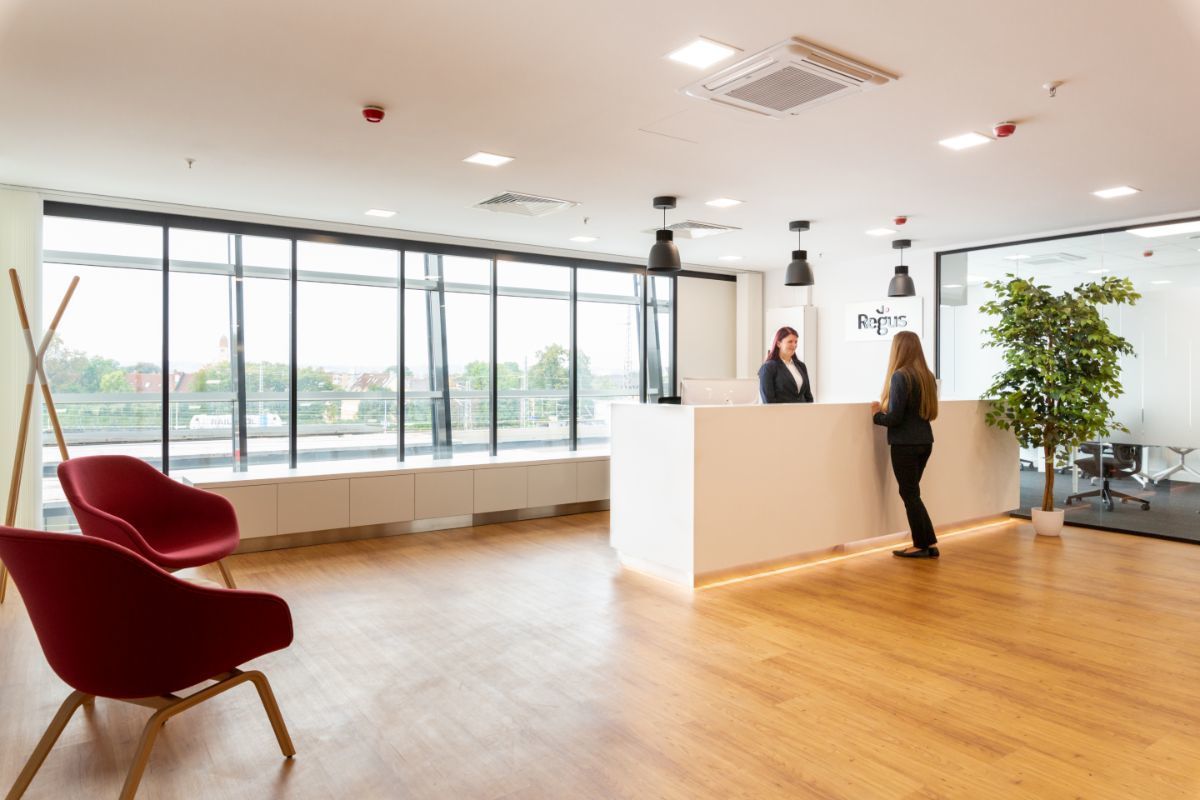 Work your way in einem Privatbüro für fünf Personen Work your way in einem Privatbüro für fünf Personen