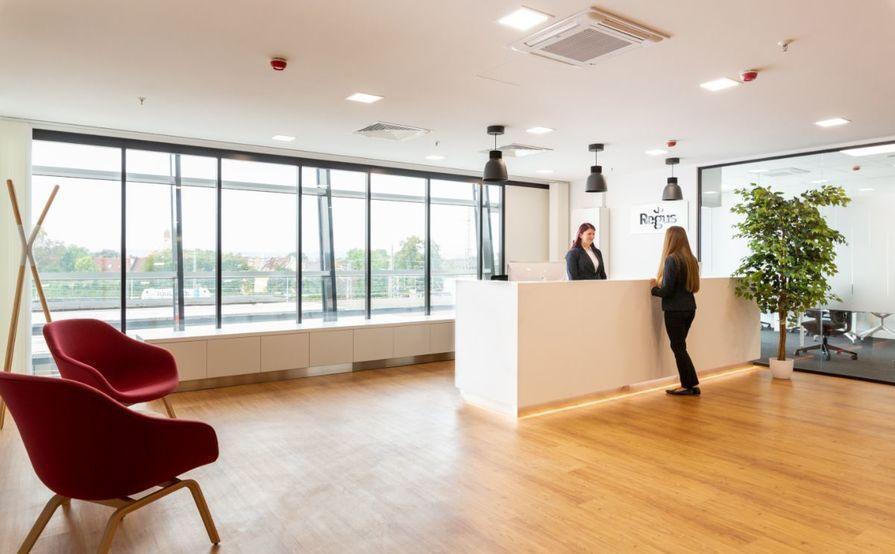 Work your way in einem Privatbüro für fünf Personen Work your way in einem Privatbüro für fünf Personen