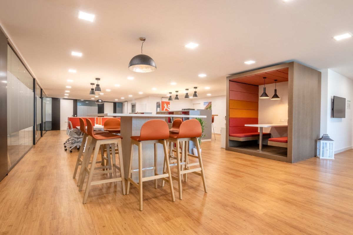 Zugang zu inspirierenden Coworking-Bereichen in Ihrer Nähe Zugang zu inspirierenden Coworking-Bereichen in Ihrer Nähe