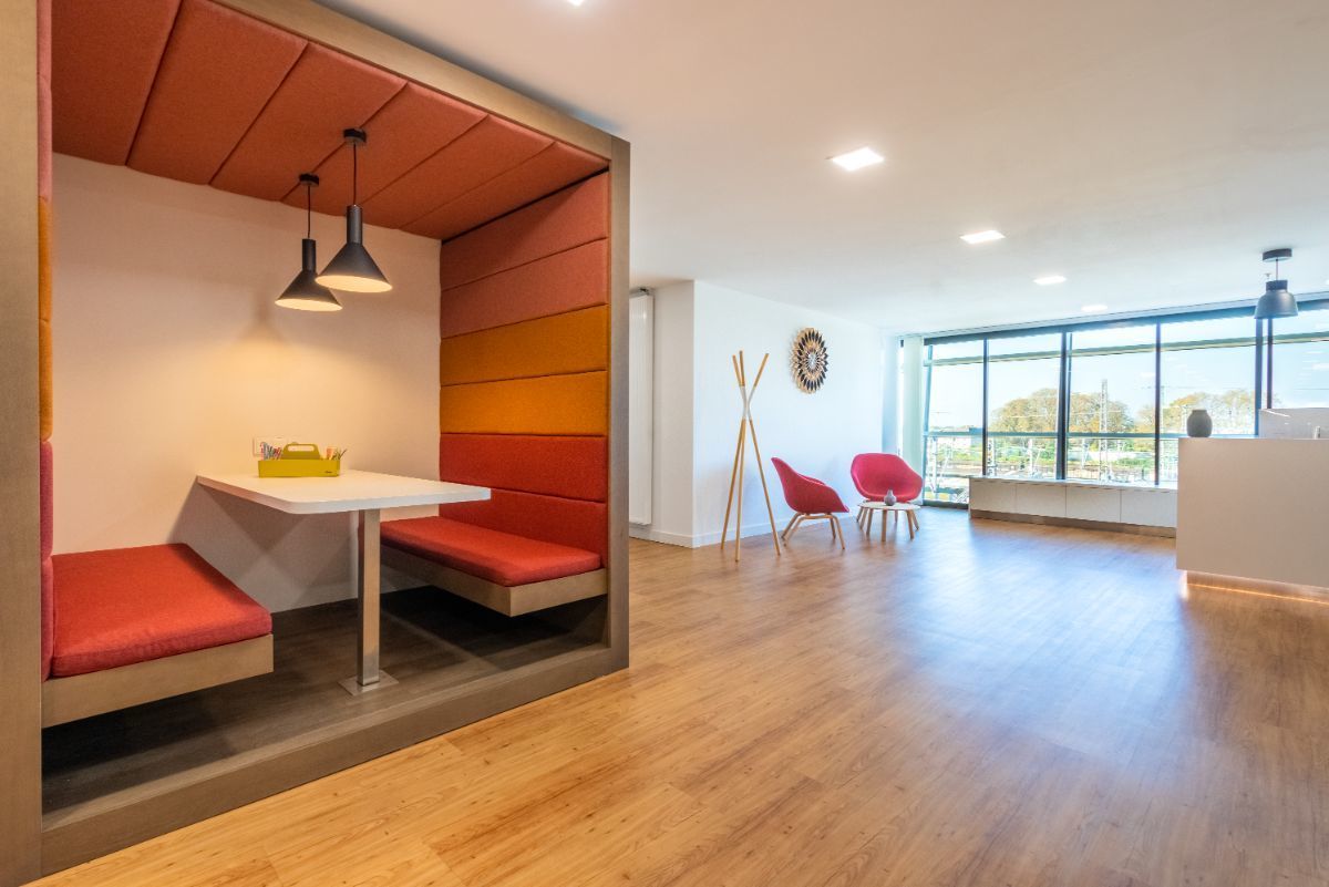 Zugang zu inspirierenden Coworking-Bereichen in Ihrer Nähe Zugang zu inspirierenden Coworking-Bereichen in Ihrer Nähe