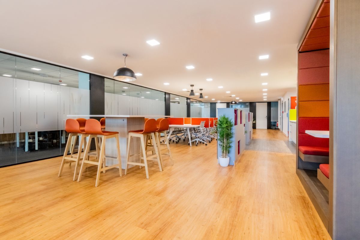 Zugang zu inspirierenden Coworking-Bereichen in Ihrer Nähe Zugang zu inspirierenden Coworking-Bereichen in Ihrer Nähe