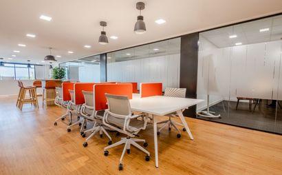 Zugang zu inspirierenden Coworking-Bereichen in Ihrer Nähe Zugang zu inspirierenden Coworking-Bereichen in Ihrer Nähe