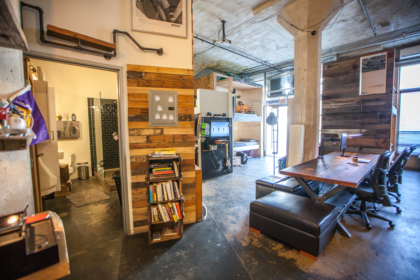 Hollywood/Vine Desks Hollywood/Vine Desks