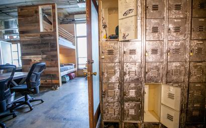 Hollywood/Vine Desks Hollywood/Vine Desks