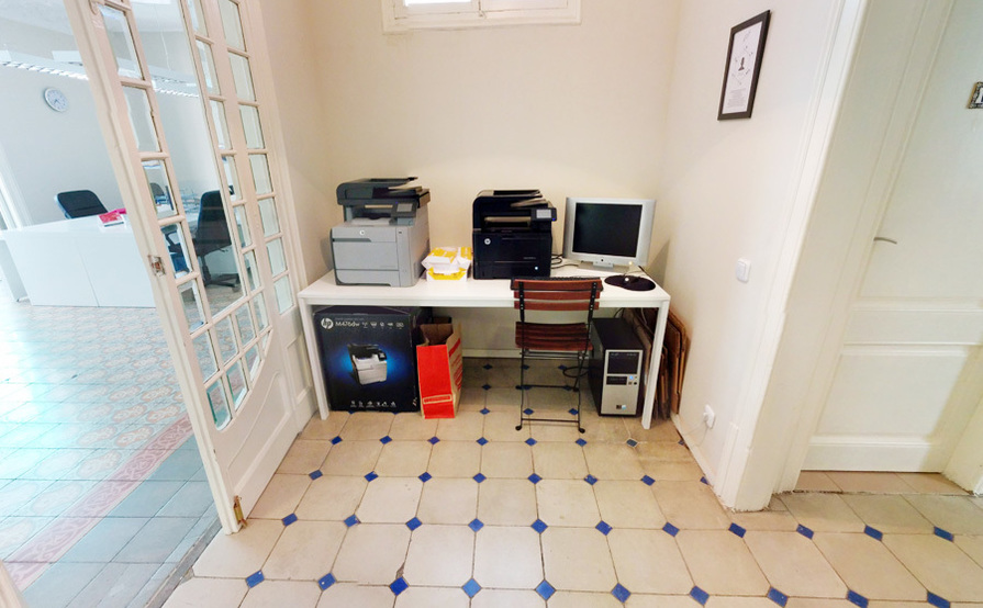 Dedicated desk Dedicated desk