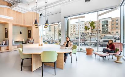 Tailor-made dream offices for 5 persons in Spaces Falls Tower Tailor-made dream offices for 5 persons in Spaces Falls Tower