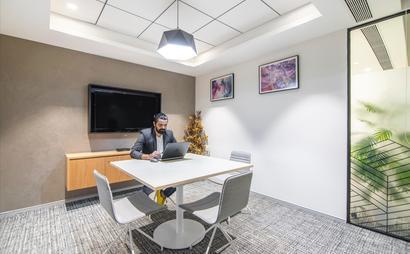 Tailor-made dream offices for 5 persons in Spaces Falls Tower Tailor-made dream offices for 5 persons in Spaces Falls Tower