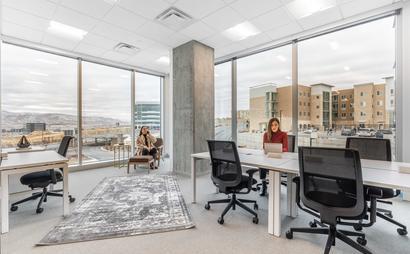 Tailor-made dream offices for 5 persons in Spaces Falls Tower Tailor-made dream offices for 5 persons in Spaces Falls Tower