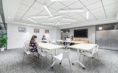 Tailor-made dream offices for 5 persons in Spaces Falls Tower