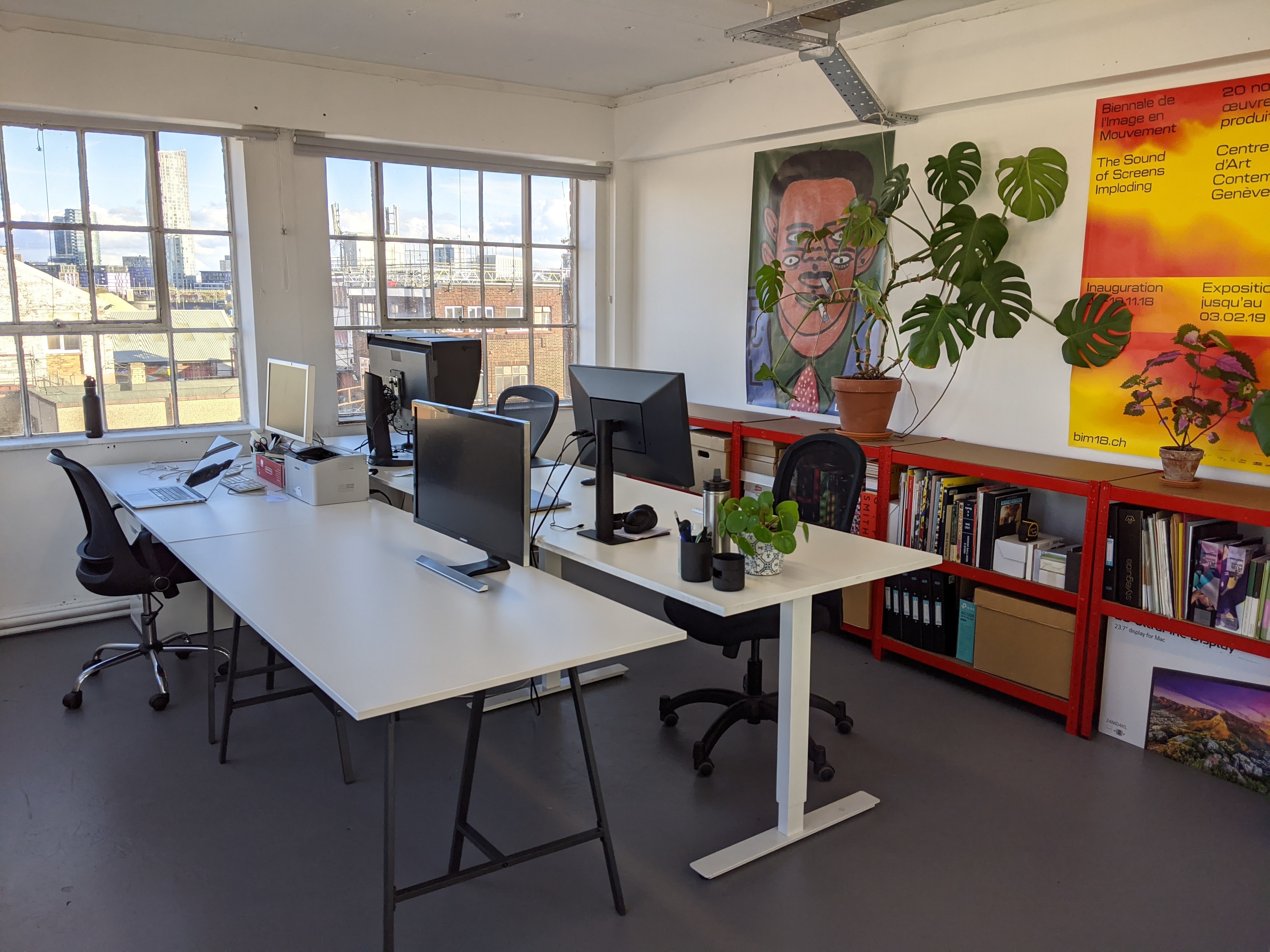 Beautiful & Bright Studio in Bow. 2 desks available