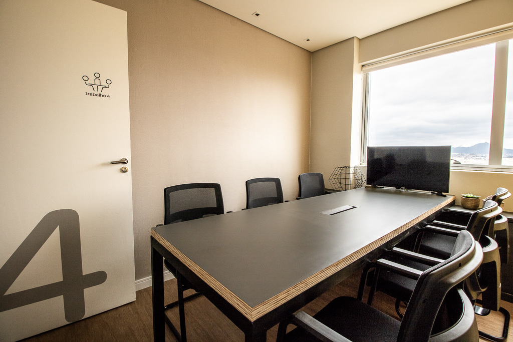 Meeting room with 3 seats