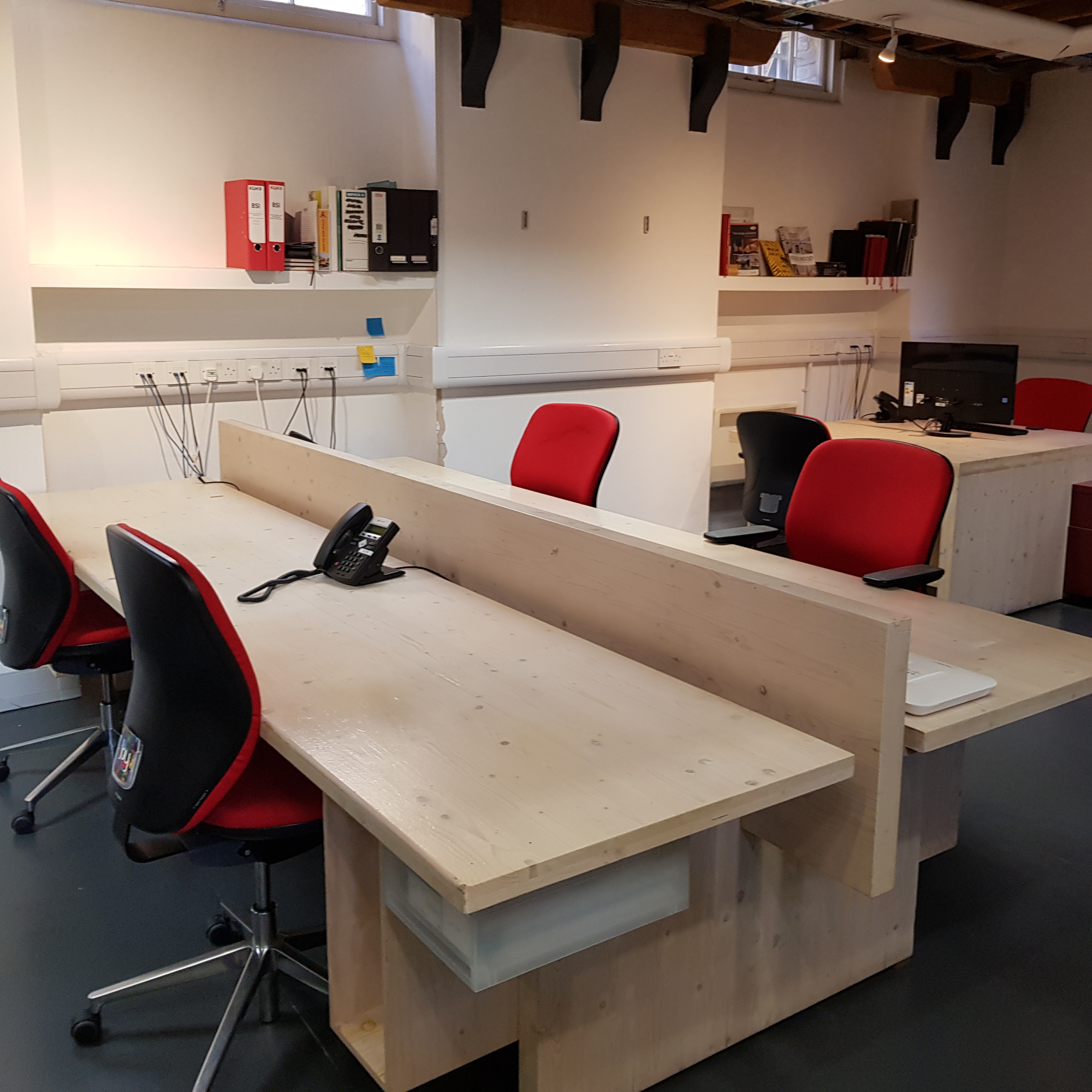 Desk space in friendly office - KLH UK Desk space in friendly office - KLH UK