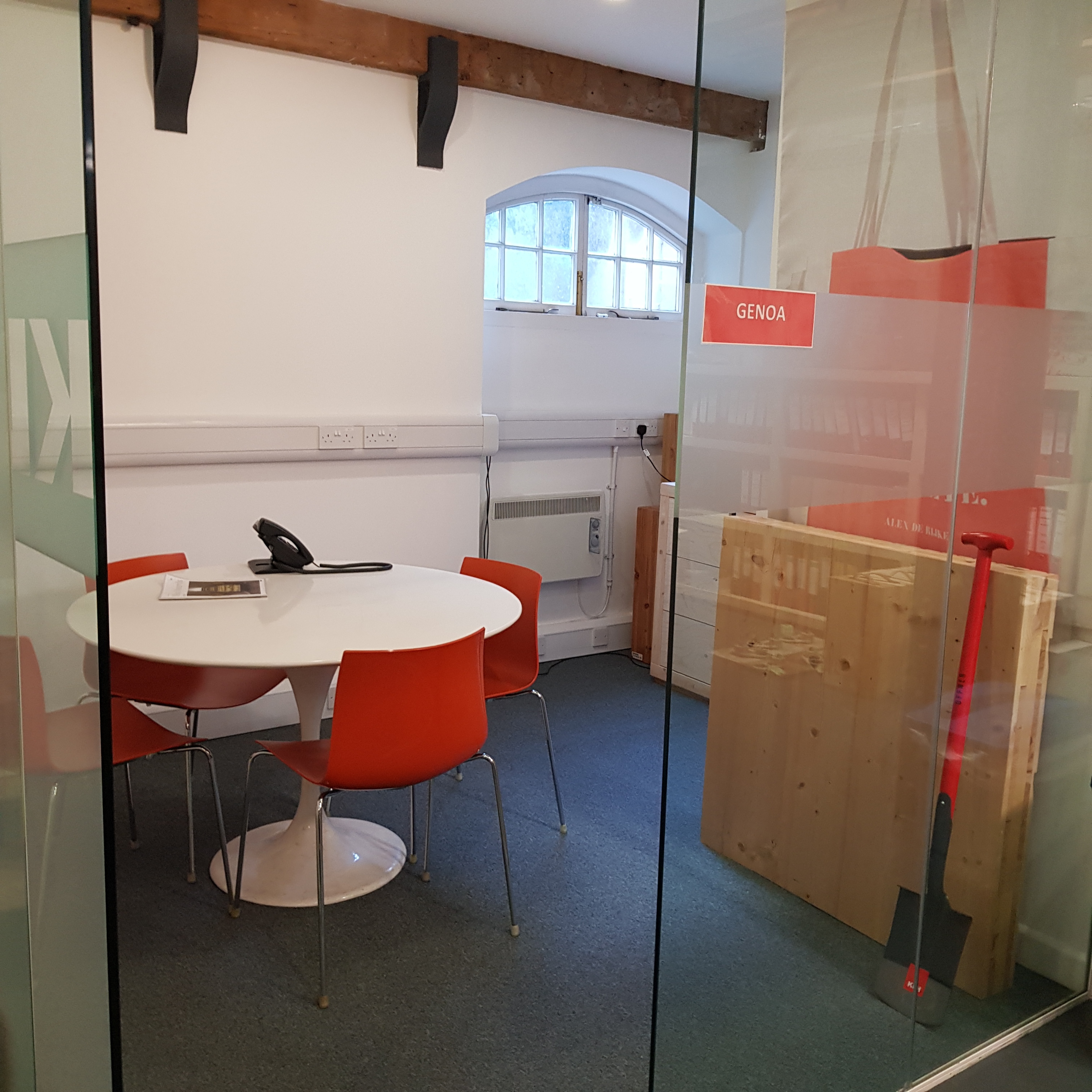 Desk space in friendly office - KLH UK Desk space in friendly office - KLH UK