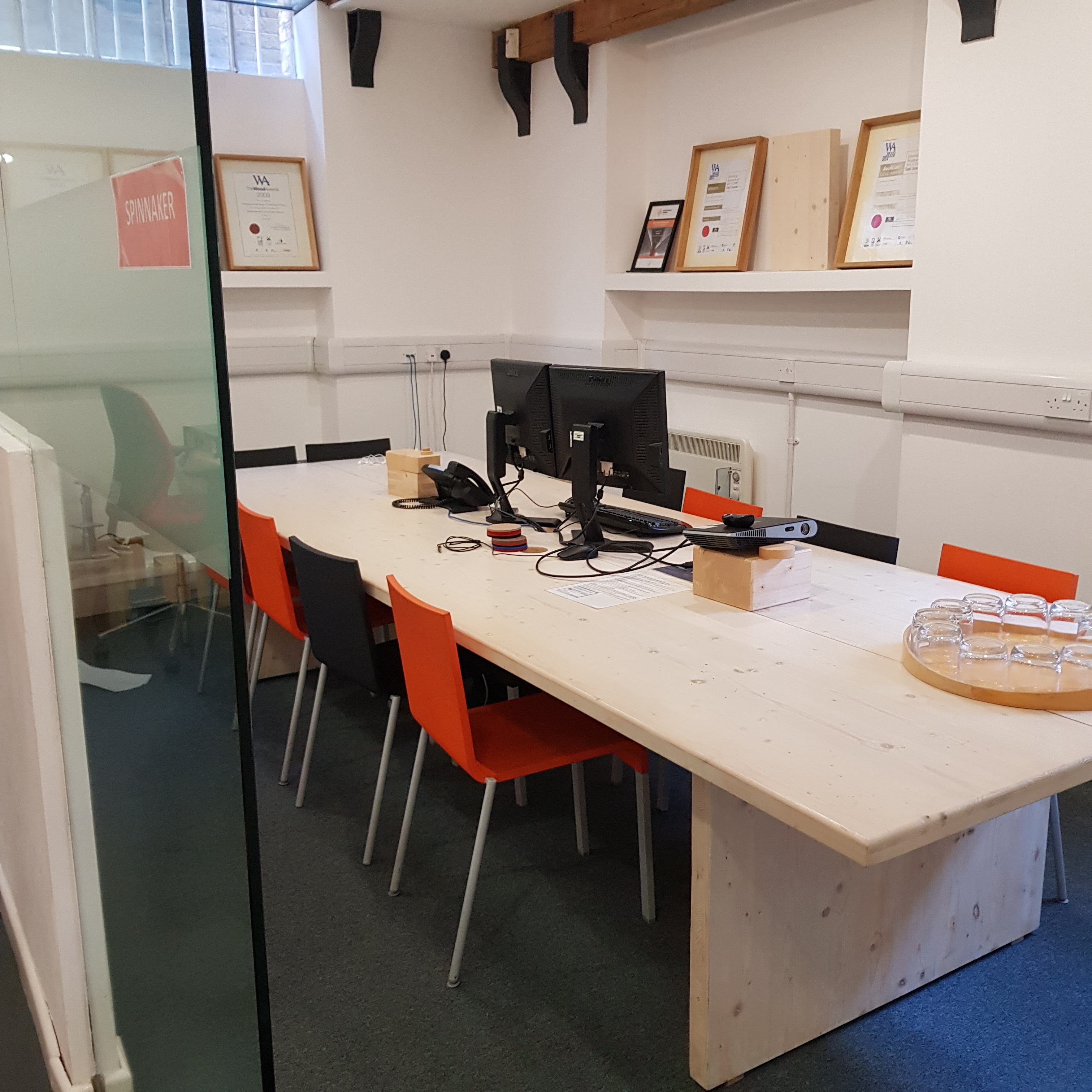 Desk space in friendly office - KLH UK Desk space in friendly office - KLH UK