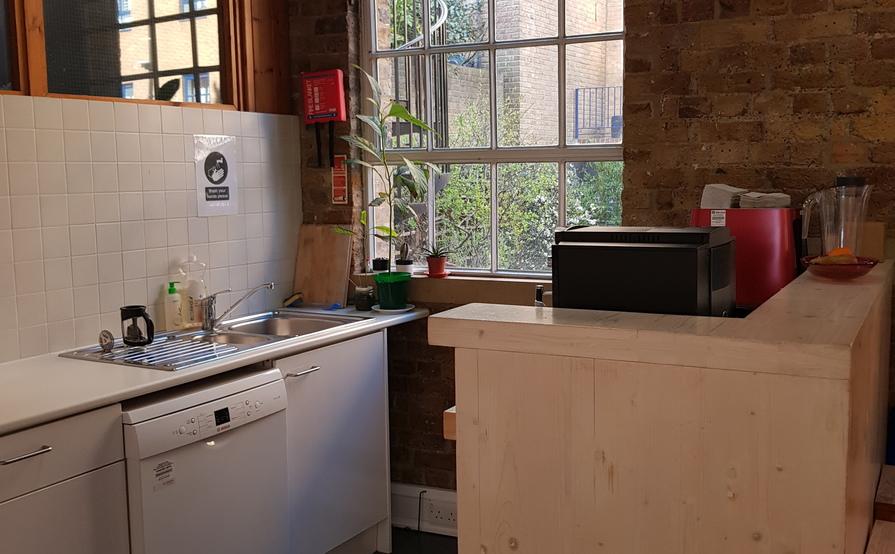 Desk space in friendly office - KLH UK Desk space in friendly office - KLH UK
