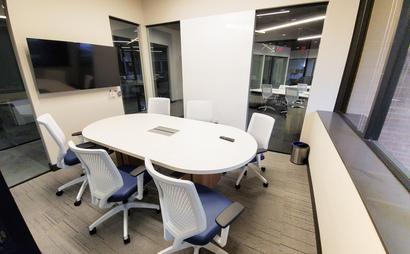 Conference Room for 2-6 People Conference Room for 2-6 People