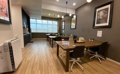 Hot Desk Standard Hot Desk Standard